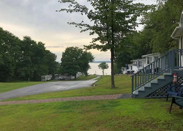West Winds Motel & Cottages